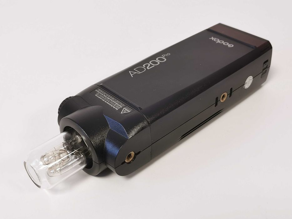 Преносима светкавица Godox AD200 Pro