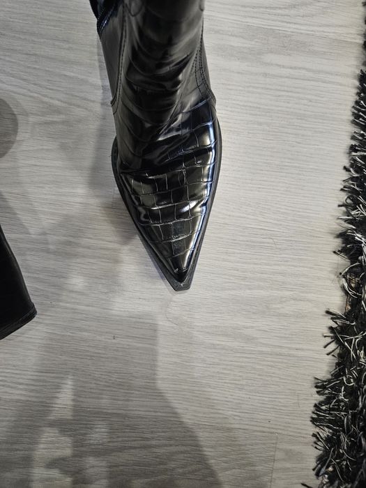 Лачени чизми до коляното