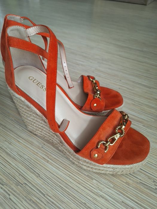 Guess сандали на платформа и ток