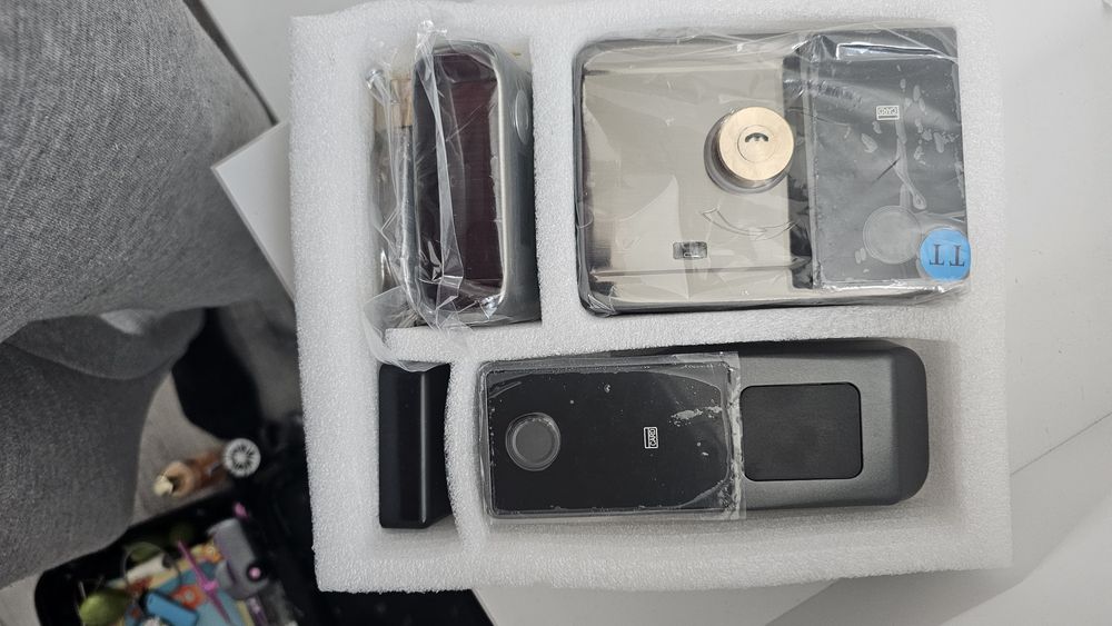Incuietoare cu amprenta smart rezistenta la apa ip68 noua