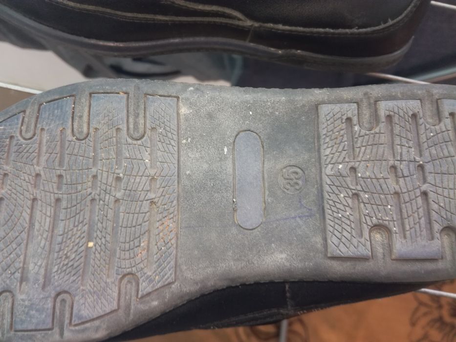 Продам школьные  туфли на мальчика.