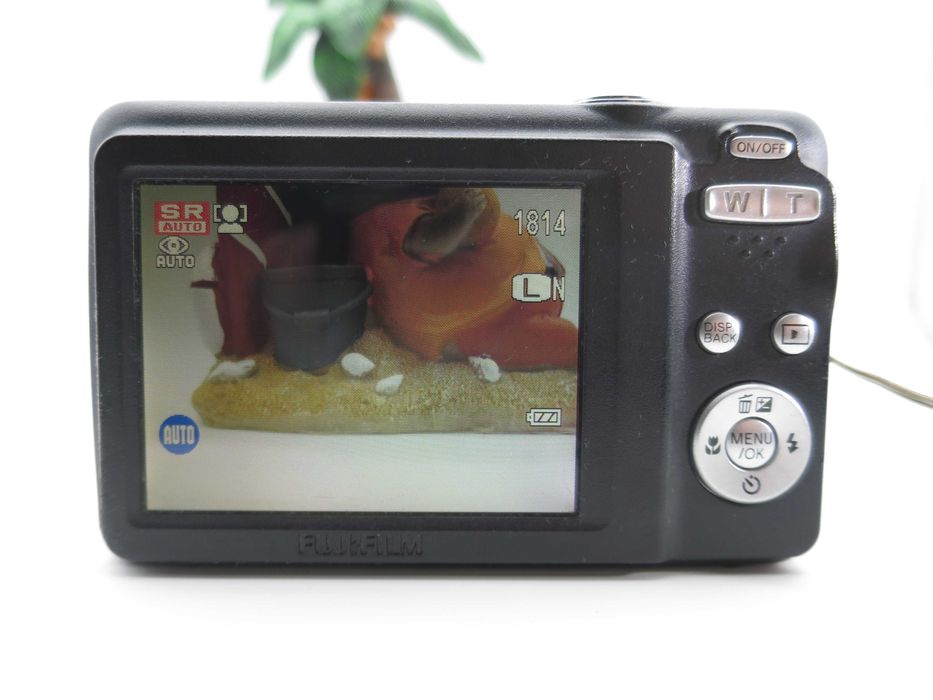 Fujifilm FinePix JV300 компактен цифров фотоапарат, 14.0 MP, 5x Оптичен Зум, дигитална камера тествана и работи отлично!
