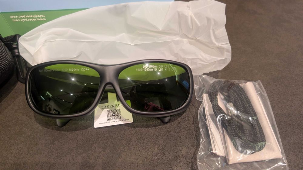 Защитни очила за работа с лазер