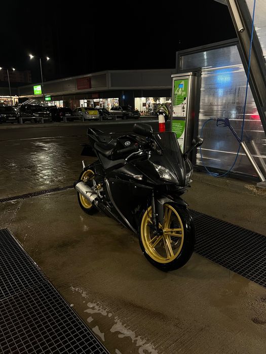 Yamaha YZF R125 (nu CBR KTM MT)
