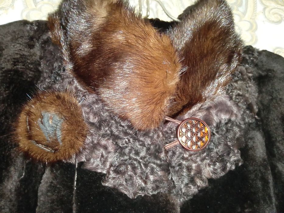 Продам шубу мутонувую