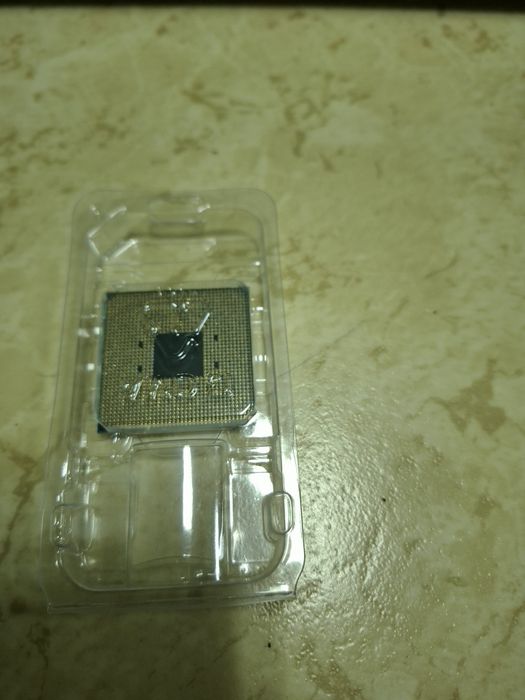 Продавам процесор ryzen 7 2700x