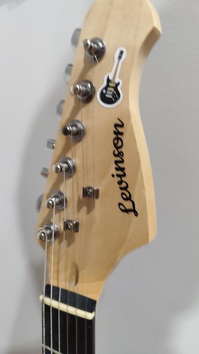 Электрогитара Levinson H-S-S.