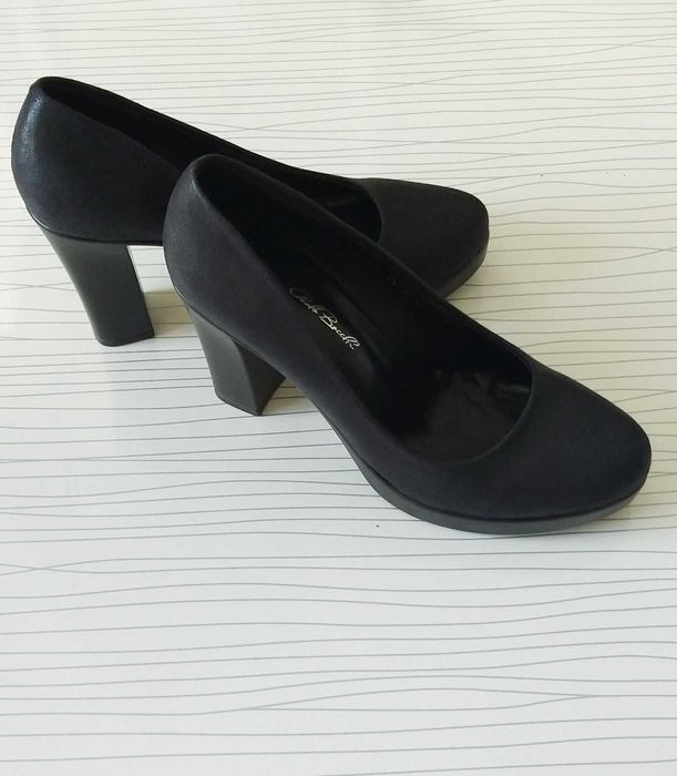 Продавам дамски обувки N38* супер изгодно!