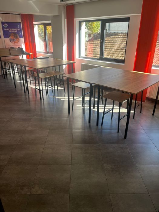 Mese și scaune pentru bar/cafenea/producție