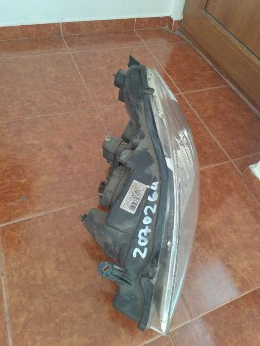 Far stanga Peugeot 607 xenon complet original volan stanga