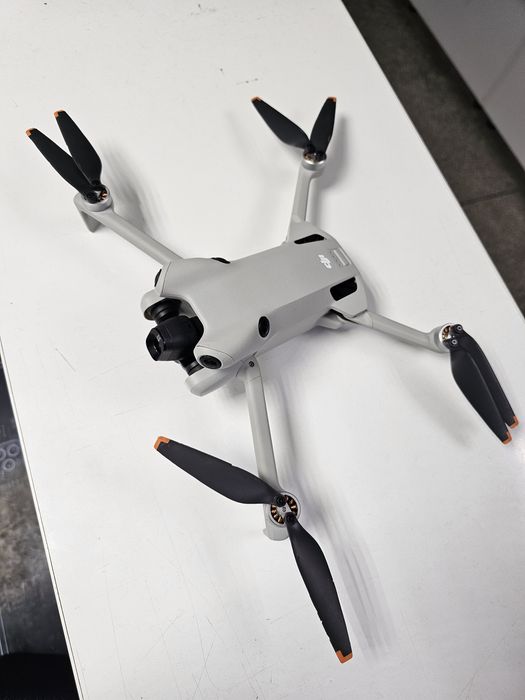 Квадрокоптер DJI mini 4 Pro