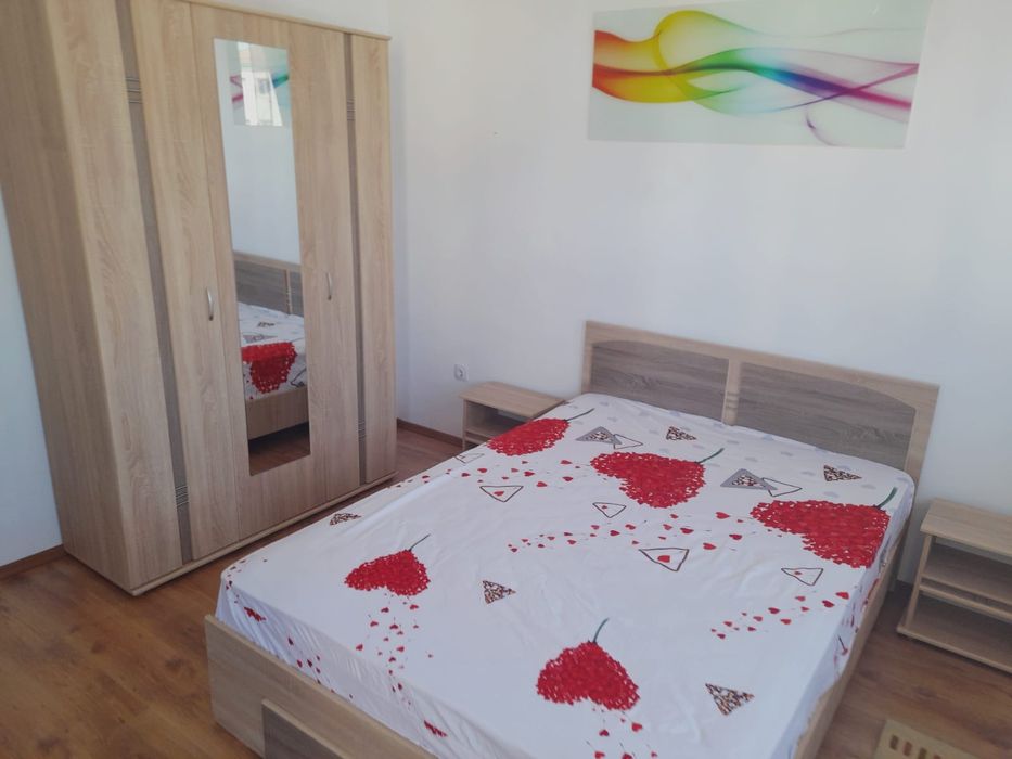Ofer spre închiriere garsoniera decomandat modern