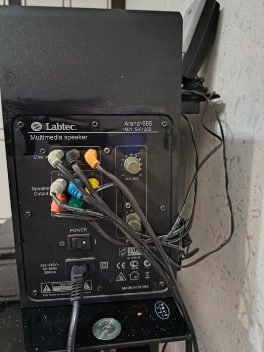 Компьютер со всеми комплектующими.