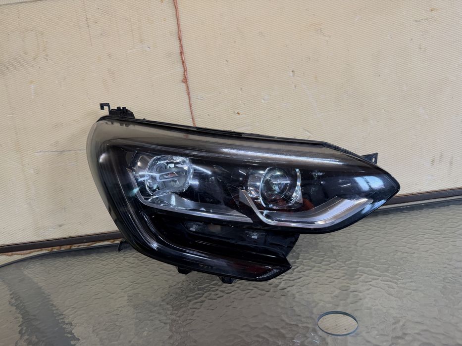 Far dreapta renault megane 4