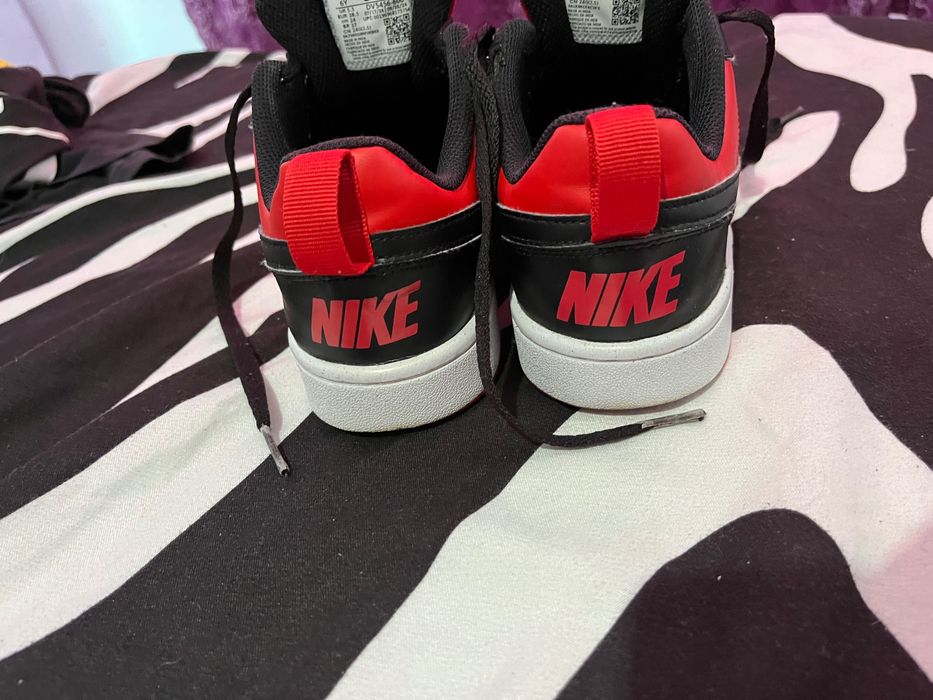 Adidasi nike  roși cu negru unisex