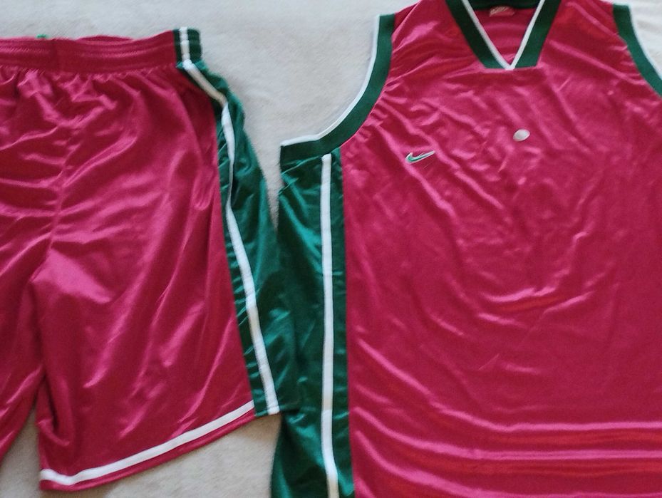 Яке "Adidas"волейбол екип на БГ.Значки знамена.