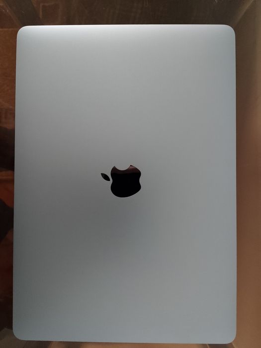 Macbook air M1 sotiladi