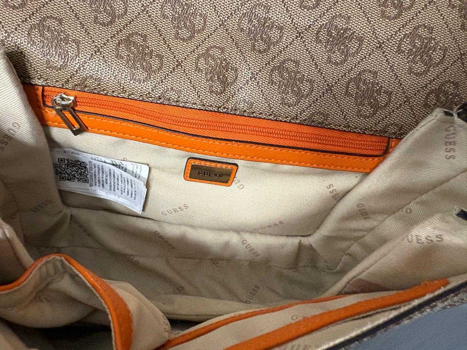 Geanta de umar Guess