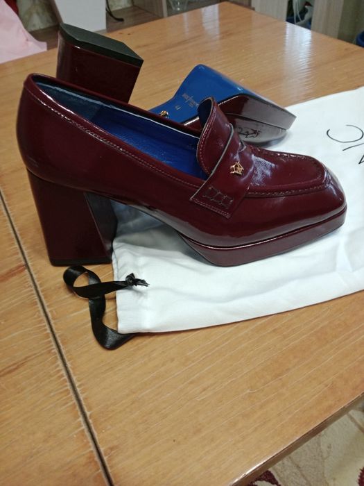 Продам лоферы женские