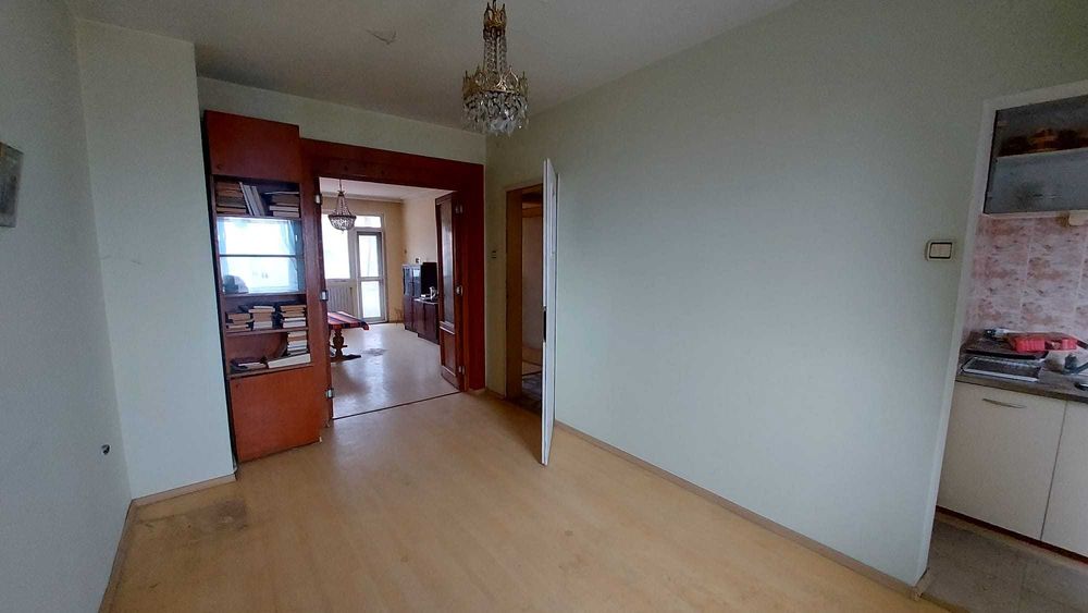 Многостаен просторен апартамент в кв. Овчарски, гр. Хасково