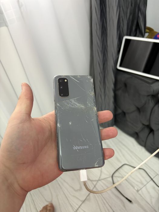 Vand telefon s20,S21,S22 pentru piese