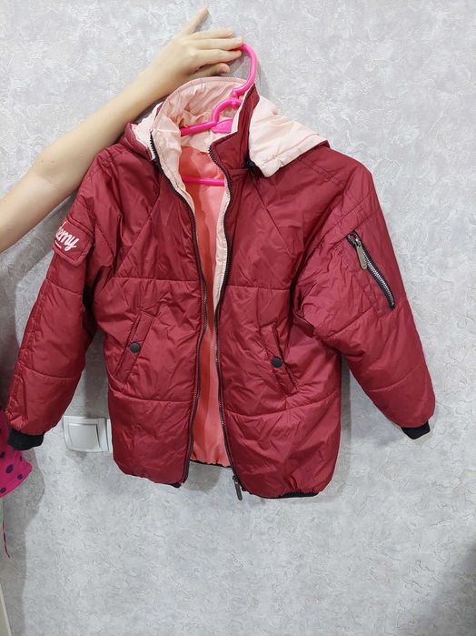 Продам куртки для девочки 8-10 лет