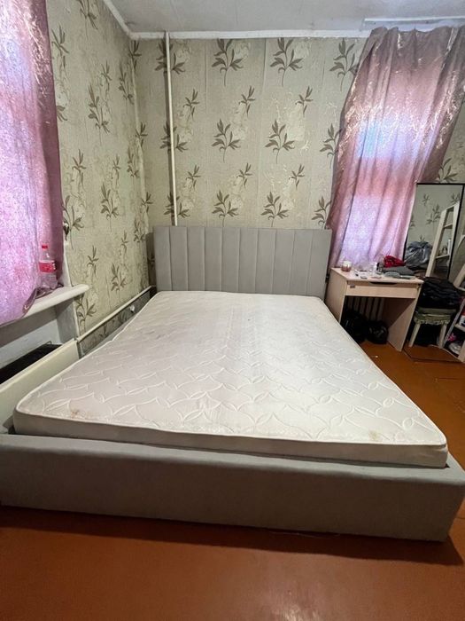 Продам кровать 180х200 с матрасом