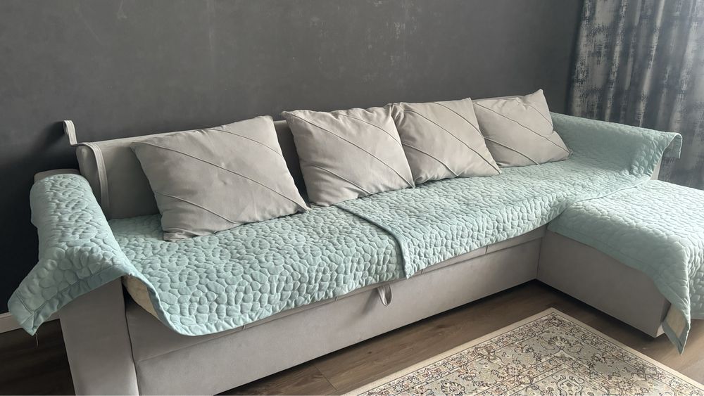 Диван состояние отличное чистый.