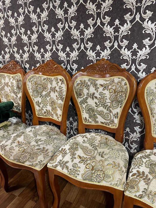 Стол стул для гостиной  12 кишилик  холати аъло даражада