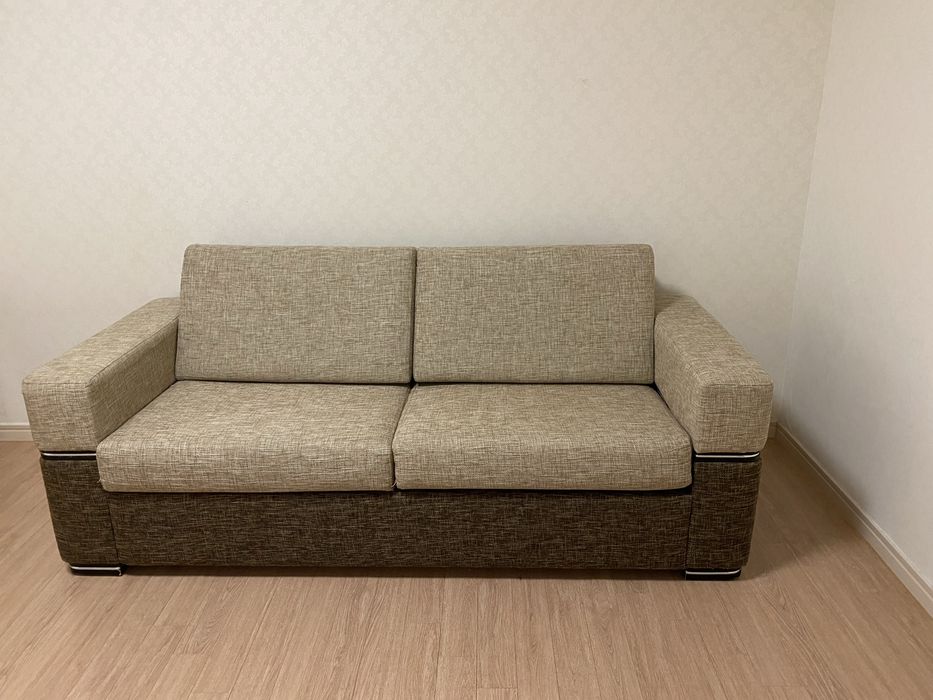 Двухместный диван