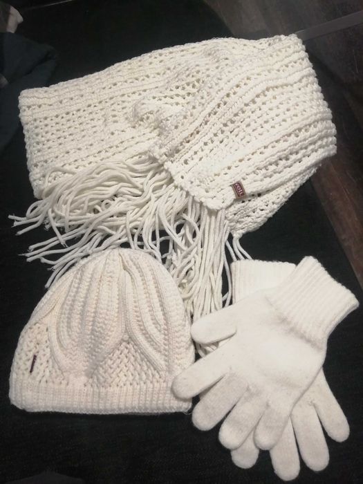 Продам комплект шапка,шарф