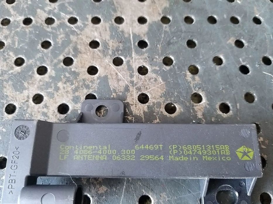 Antena keyless jeep grand cherokee 4 wk wk2 p68051315ab p04749301ab
