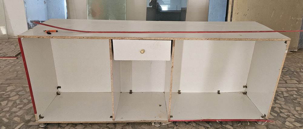 Дукон учун стелажлар ва турар жой сотилади