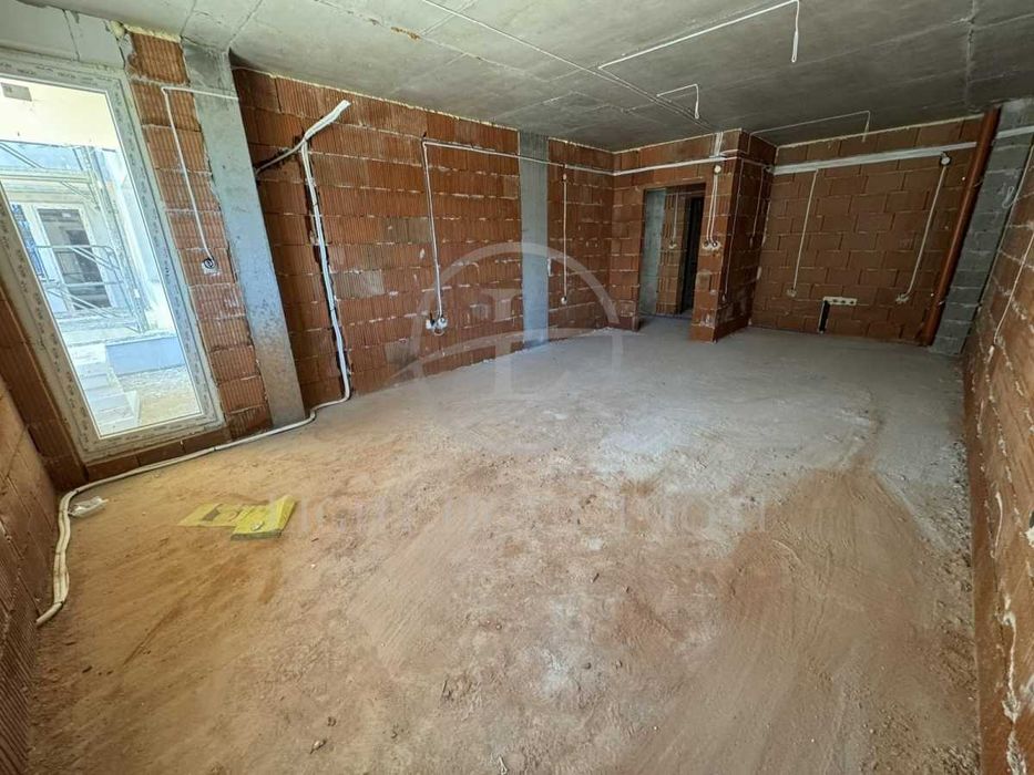 Продава се Тристаен апартамент в Пловдив, Христо Смирненски - 106 кв.м за 1463 €/кв.м - Снимка #3