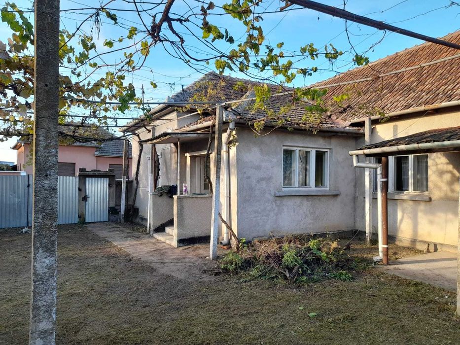 Ofer casa de vanzare