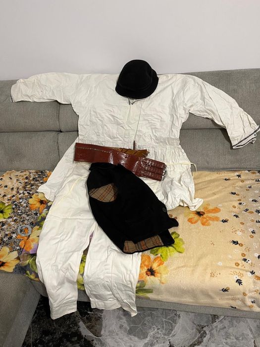 Vand constum traditional complet din zona Ardeal . Peste 120 de ani