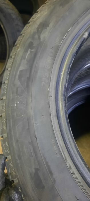 Комплект зимних шин б/у 225/65/R17