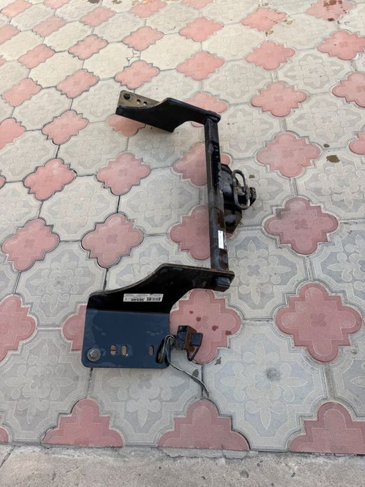 Продам фаркоп на тойота