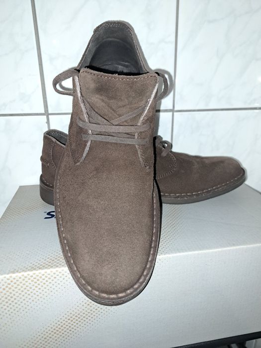Vând produs original pantofi eleganți nr.45.