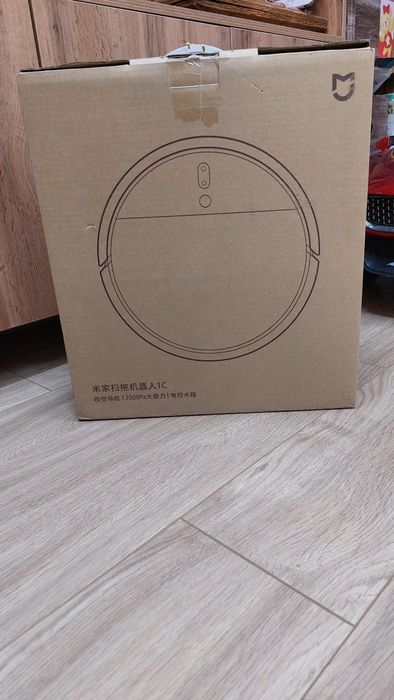 Робот пылесос , отличный помощник