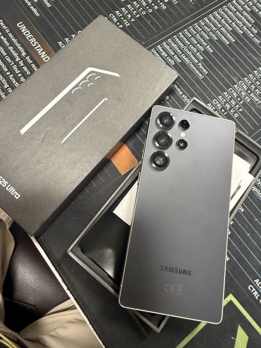 Samsung Galaxy S25 Ultra 256GB Baterie 97% Cutie