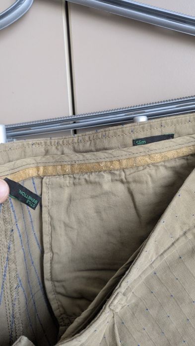 Pantaloni Bej cu Pliuri – Stil Retro / Smart-Casual –