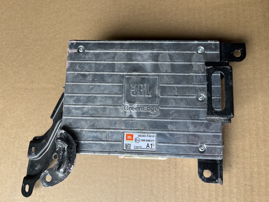 車のパーツ TOYOTA amplifier Sistem muzica JBL Toyota C-HR / Corolla Piatra Neamt • OLX.ro