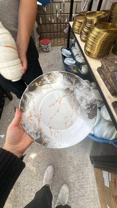 Продам тарелки по 200 шт каждый