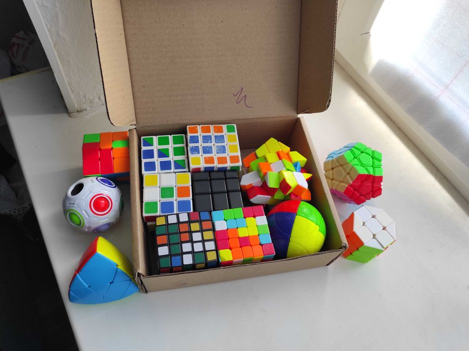 Срочно продаю набор Кубики Рубика