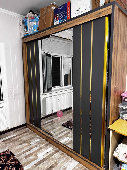 Mebel sotiladi ko'p polkali ichi keng