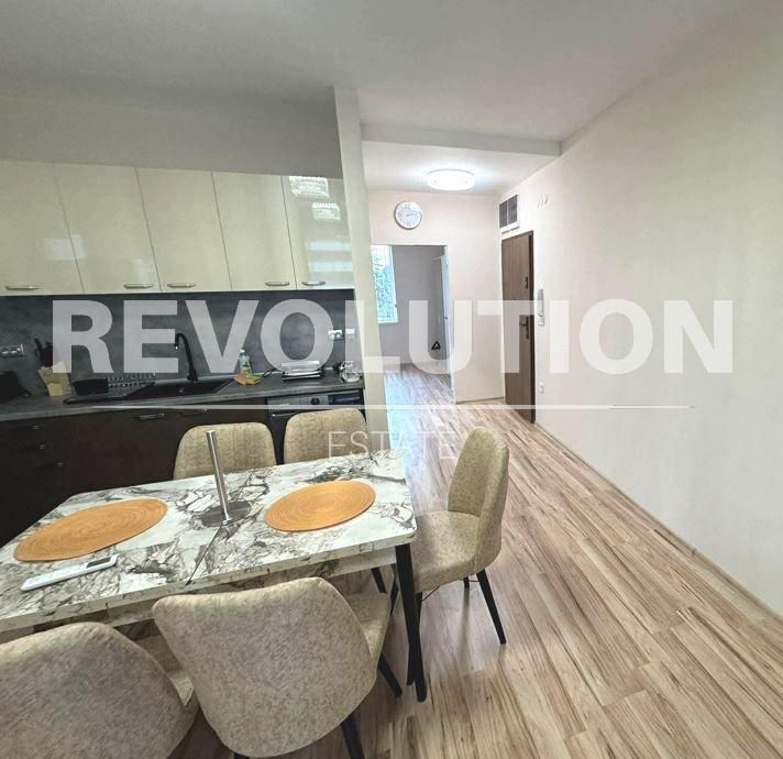 Дава се под наем Двустаен апартамент в Варна, Трошево - 65 кв.м за 648.21 € - Снимка #2