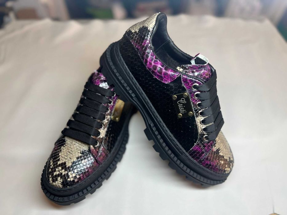 Exclusiv pentru Artisti, Vip-uri, Cantareti, Stilul Reptilian