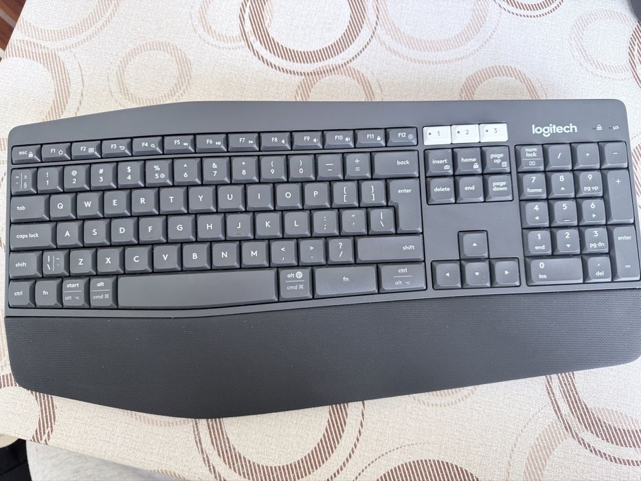 Клавиатура Logitech K850 безжична Bluetooth