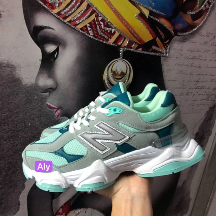 Cizmulițe si adidasi